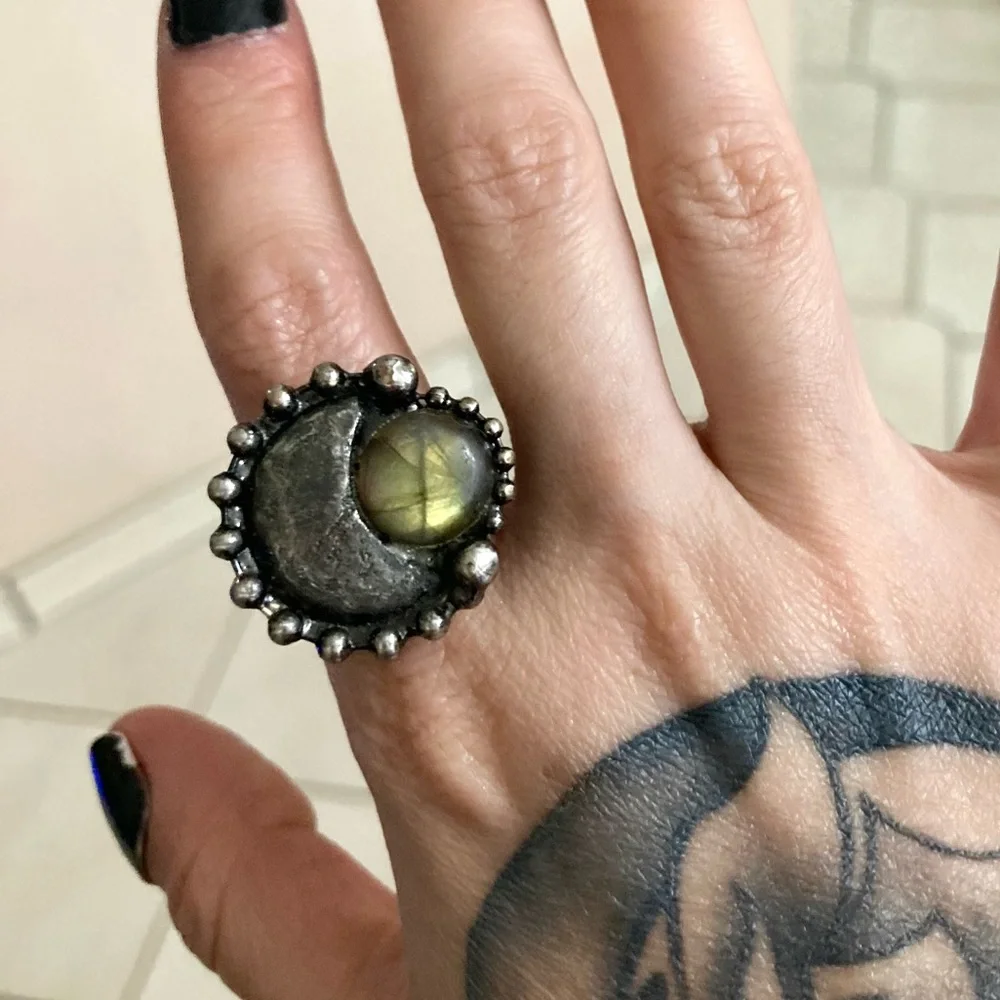Natural green yellow iridescent labradorite gemstone crescent moon adjustable - Picture 2 of 11